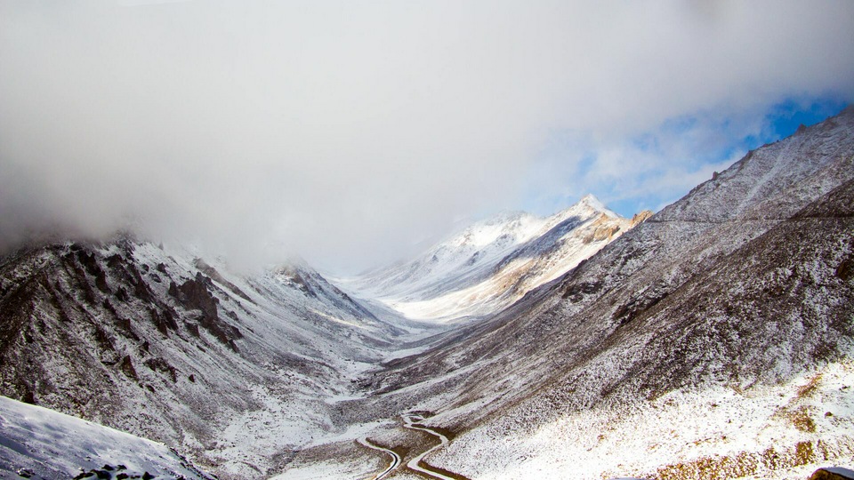 दर्शनीय फोटोग्राफी बर्फीले पहाड़