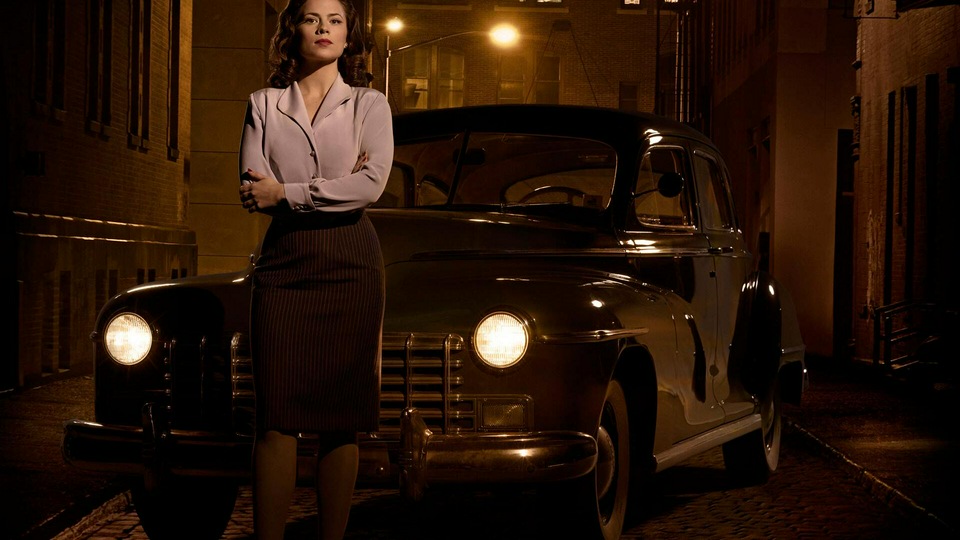 एजेंट कार्टर के रूप में हेले एटवेल