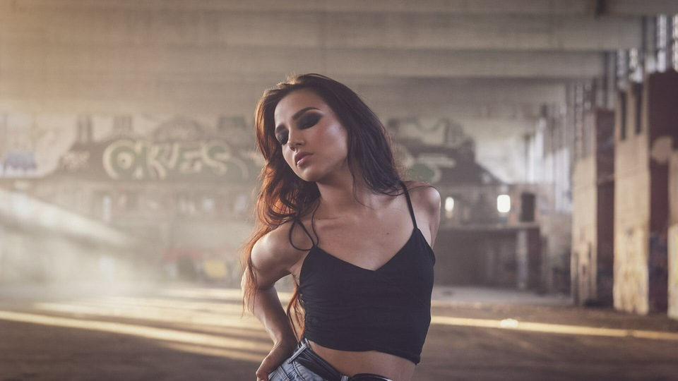 जीन शॉर्ट्स लड़की चित्र