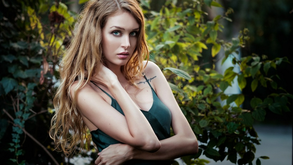 ब्लू आइज़ गर्ल पोर्ट्रेट