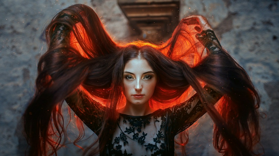 रंगीन लंबे बाल महिलाओं