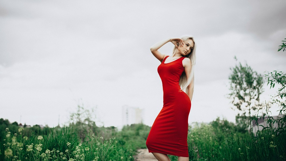 मॉडल आउटडोर पोर्ट्रेट