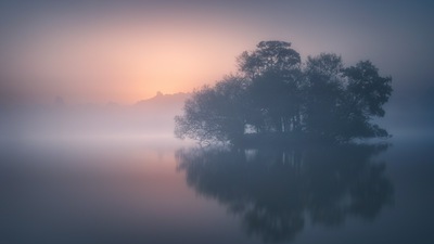 शांत धुंध सुबह 8 के