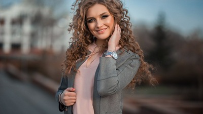 घुंघराले बाल महिलाओं