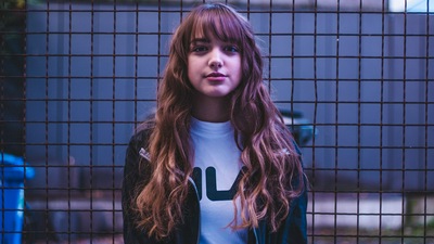 भूरी आँखें सुंदर लड़की