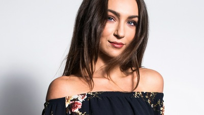 ब्लू आई गर्ल फ्लोरल बार्डोट टॉप